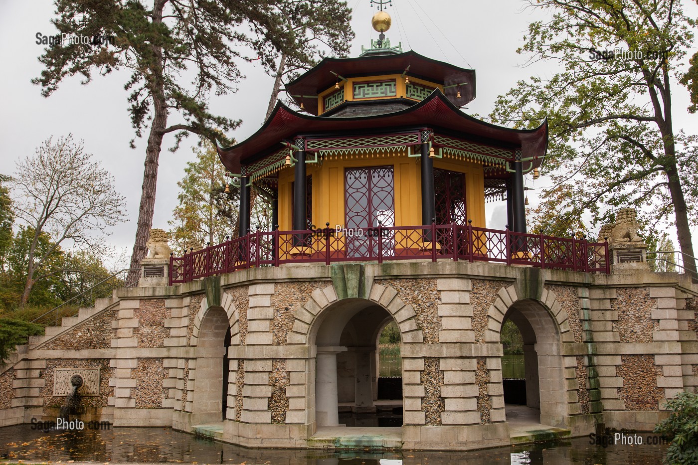 PAVILLON CHINOIS DU PARC DE CASSAN CONCU PAR PIERRE-JACQUES BERGERET EN 1778, L'ISLE ADAM, VAL D'OISE (95), ILE-DE-FRANCE, FRANCE 