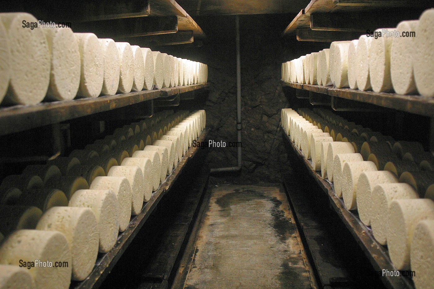CAVE D'AFFINAGE DE ROQUEFORT, AVEYRON (12) 