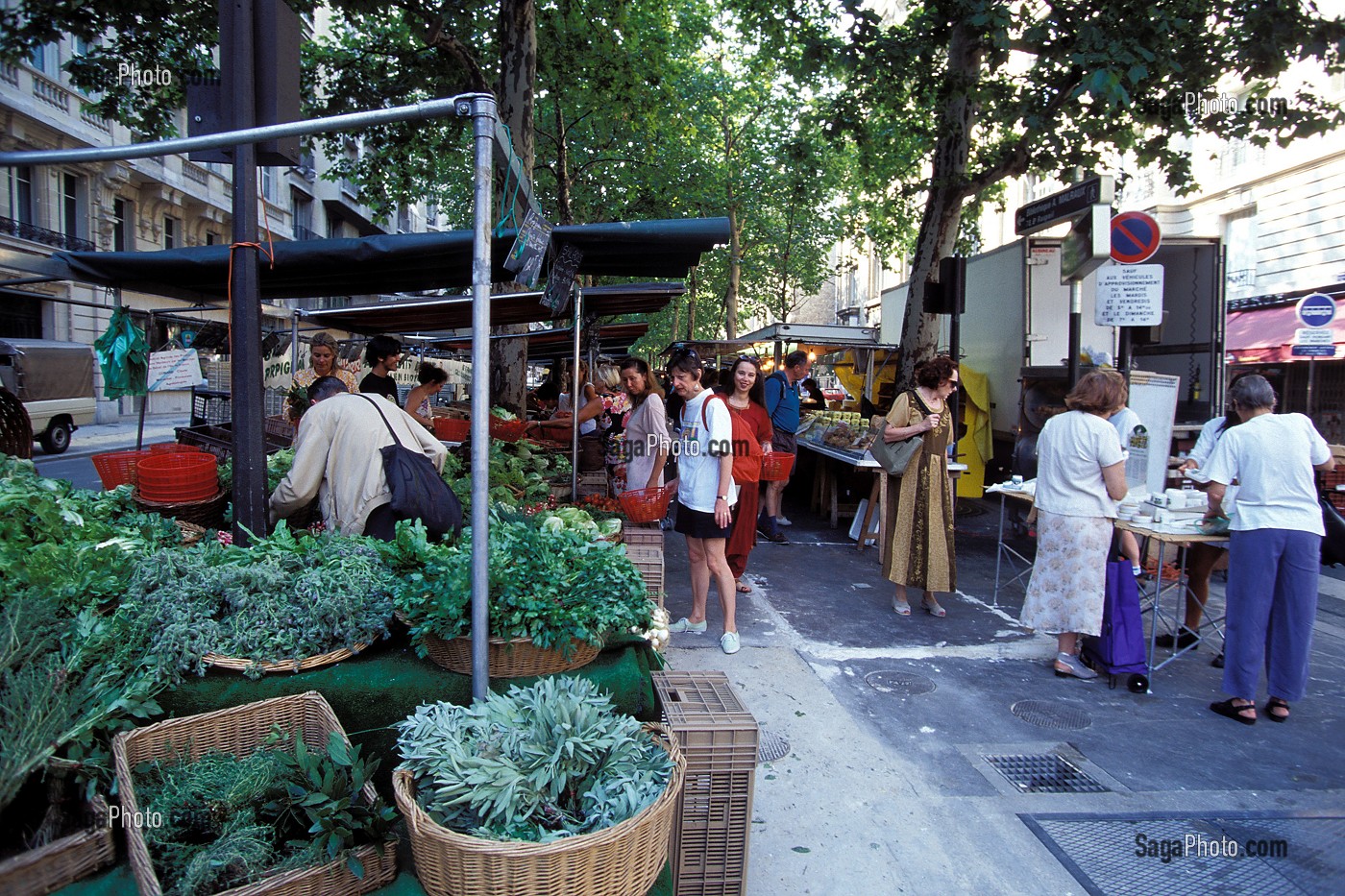 MARCHE BIOLOGIQUE, BOULEVARD RASPAIL, PARIS (75) 