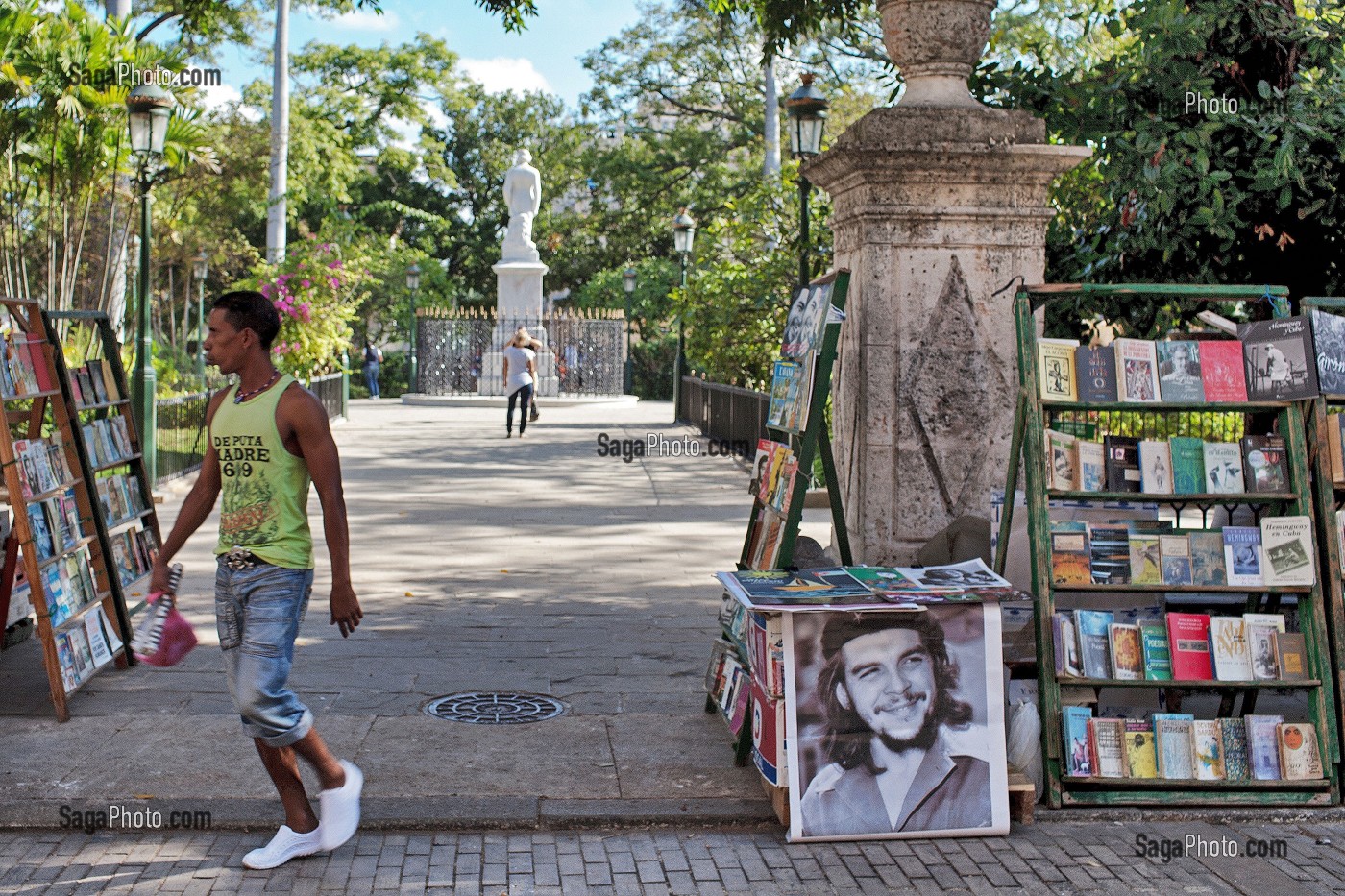 MARCHE AUX LIVRES DANS LE CENTRE DE LA VILLE, PLAZA DE ARMAS, LA HAVANE, CUBA, CARAIBES 