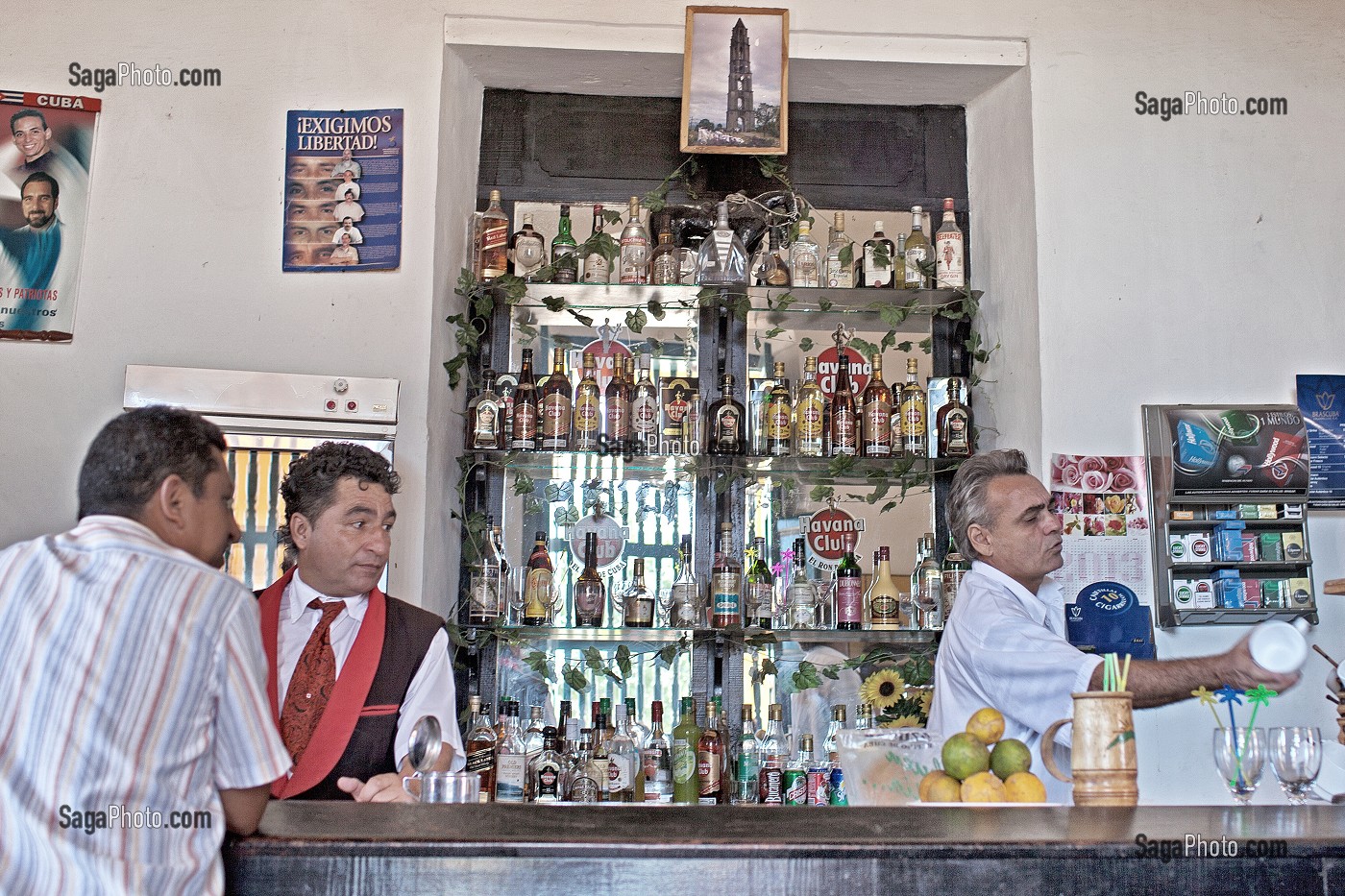BAR DE L'HACIENDA, AMBIANCE DE RUE, VILLAGE DE MANACA IGNAZA DANS LA VALLEE DE LOS INGENIOS, CLASSEE AU PATRIMOINE MONDIAL DE L'HUMANITE PAR L'UNESCO, CUBA, CARAIBES 
