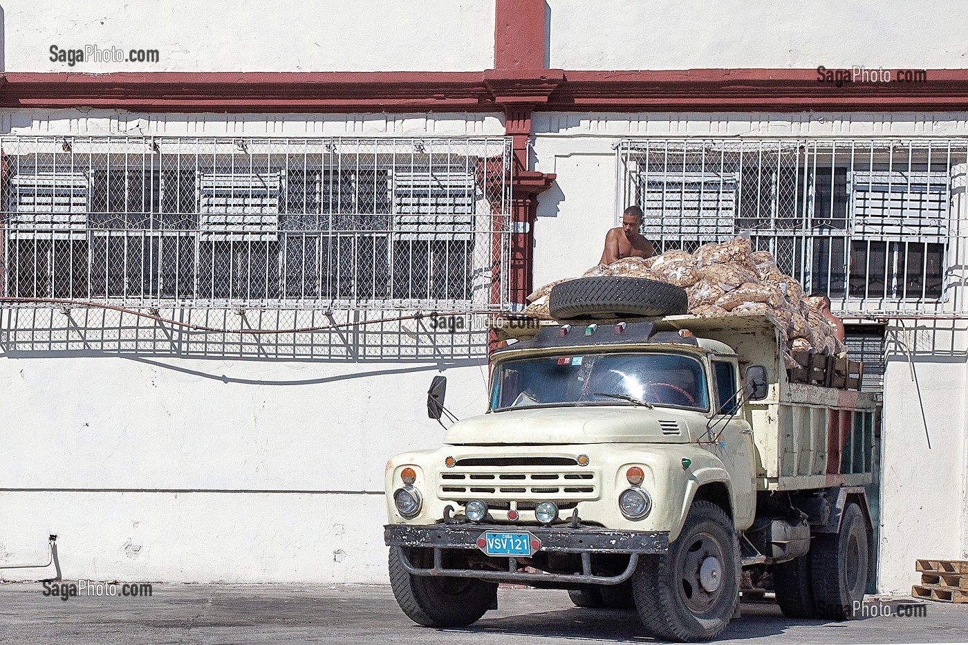 USINE DE FABRICATION DE BISCUITS, SCENE DE RUE ET VIE QUOTIDIENNE, LA HAVANE, CUBA, CARAIBES 