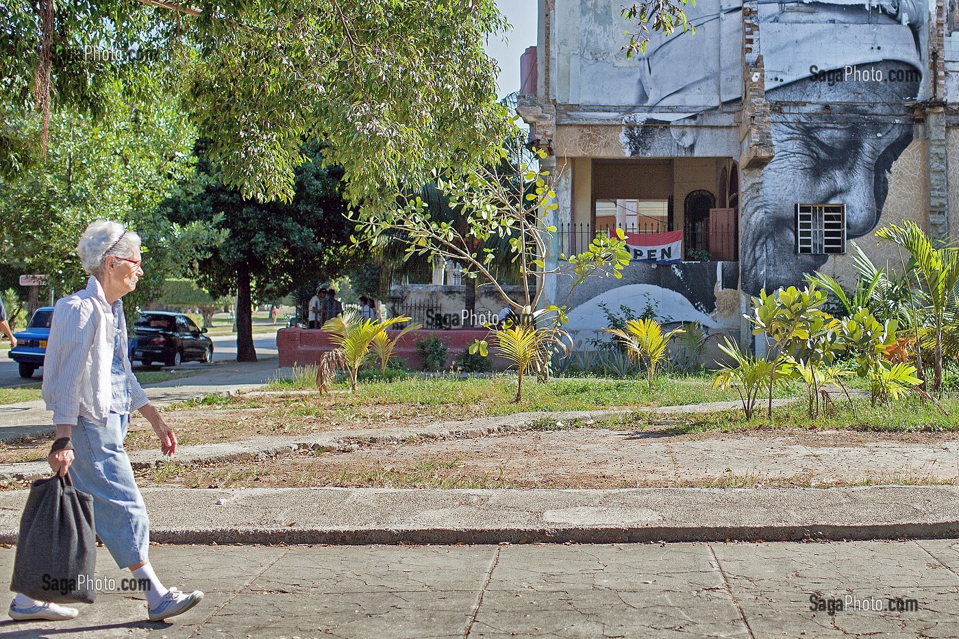 PEINTURE MURALE, SCENE DE RUE, VIE QUOTIDIENNE DANS LES RUE DE LA HAVANE, HAVANA, CUBA 