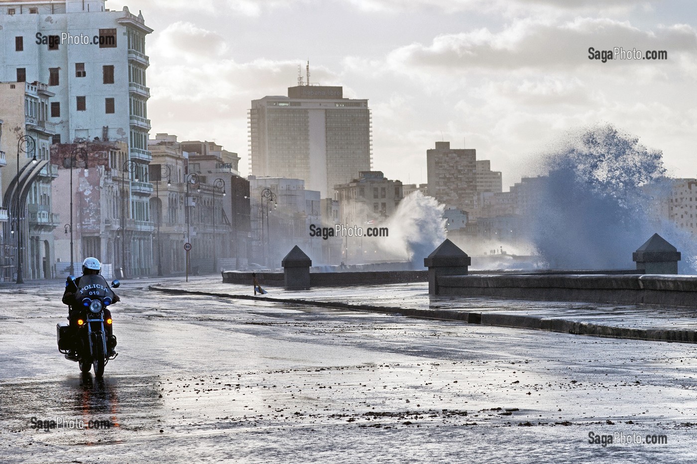 TEMPETE SUR LE MALECON, QUARTIER DU VEDADO, LA HAVANE, CUBA, CARAIBES 