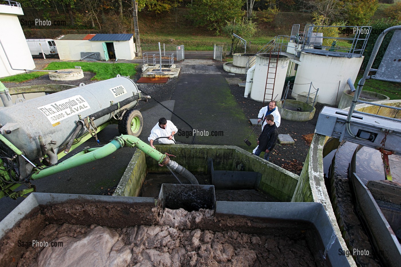 TRAITEMENT DES BOUES DANS UNE STATION D'EPURATION, RUGLES, EURE (27), HAUTE-NORMANDIE, FRANCE, EUROPE 