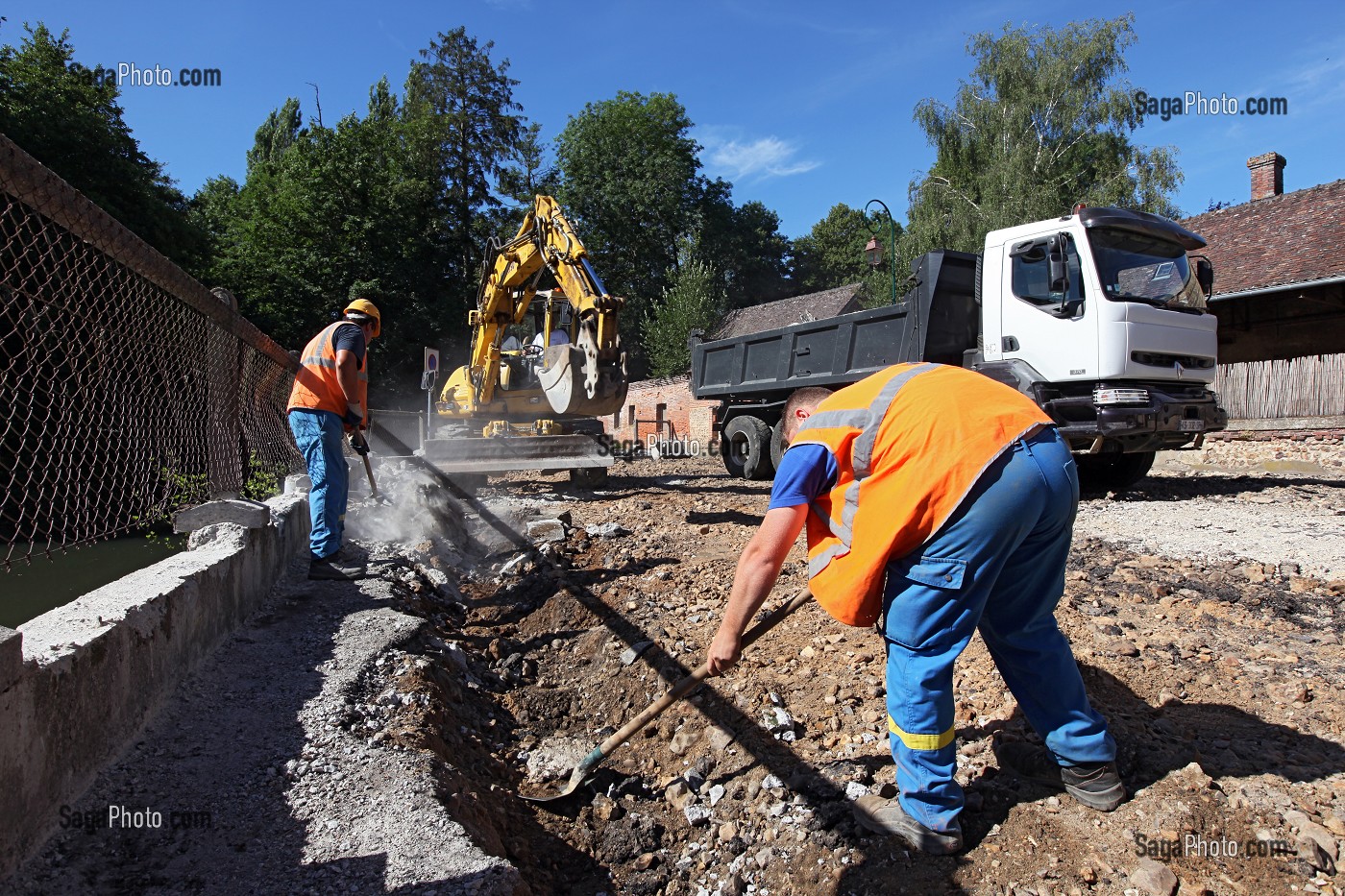 TRAVAUX DE RENOVATION DU CENTRE-VILLE DE RUGLES, EURE (27), HAUTE-NORMANDIE, FRANCE, EUROPE 