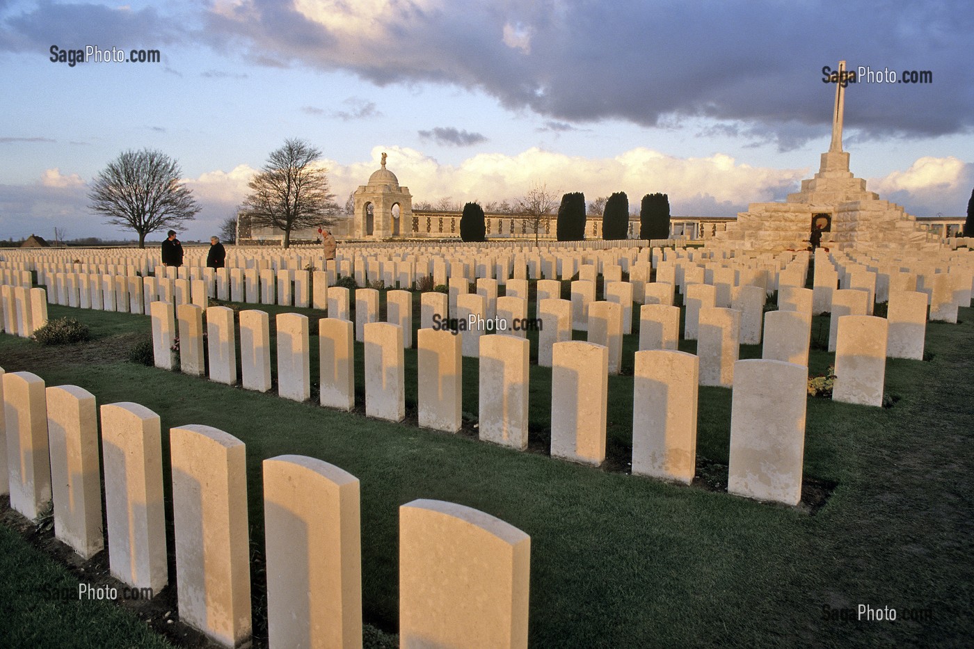 CIMETIERE MILITAIRE BRITANNIQUE, TOMBES DES COMBATTANTS MORTS LORS DE LA PREMIERE GUERRE MONDIALE (1914-1918) YPRES (IEPER), BELGIQUE, FLANDRES, BELGIQUE, EUROPE 