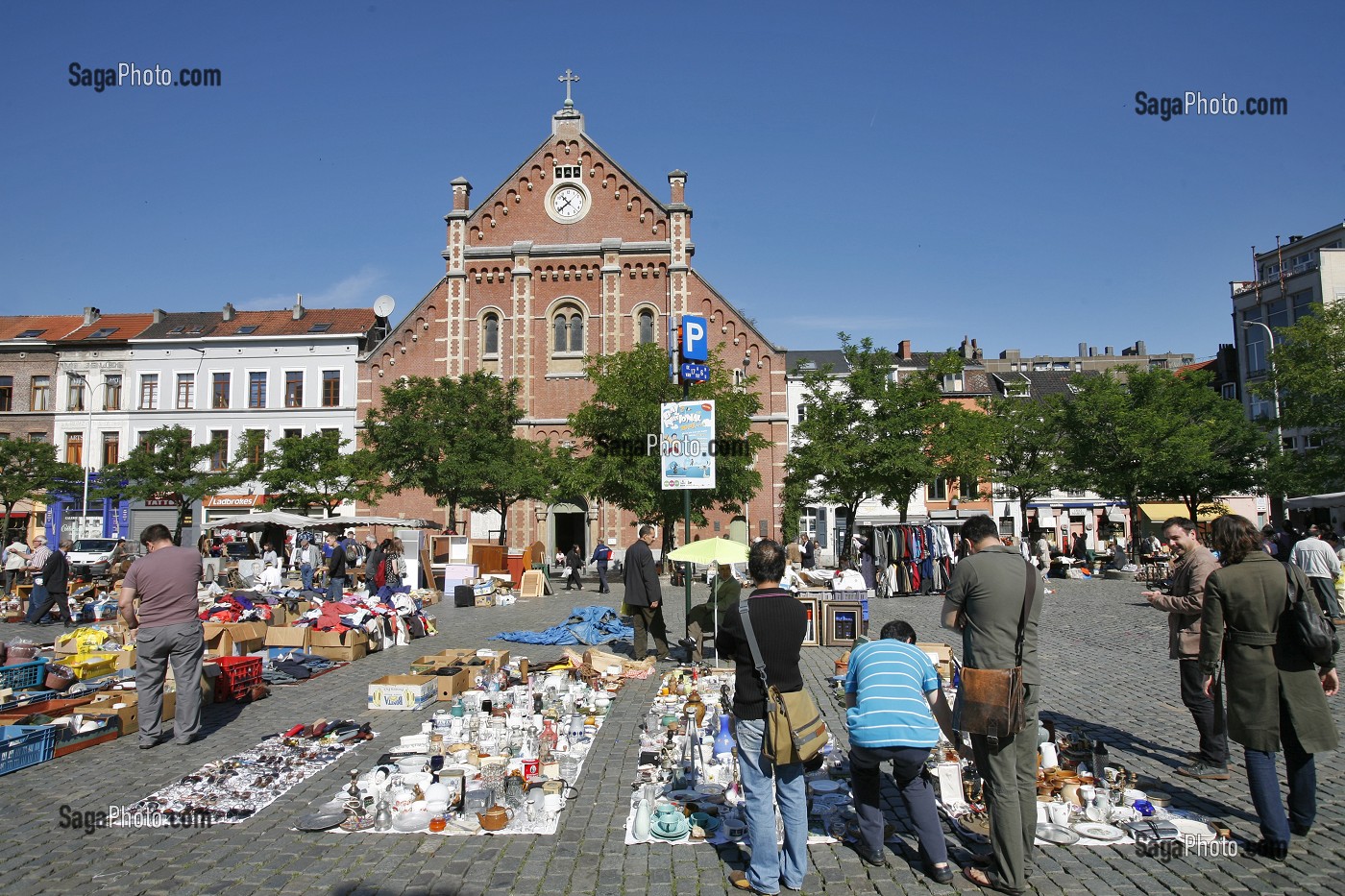 MARCHE AUX PUCES QUOTIDIEN, BROCANTE, PLACE DU JEU DE BALLE, QUARTIER LES MAROLLES, BRUXELLES, BELGIQUE 