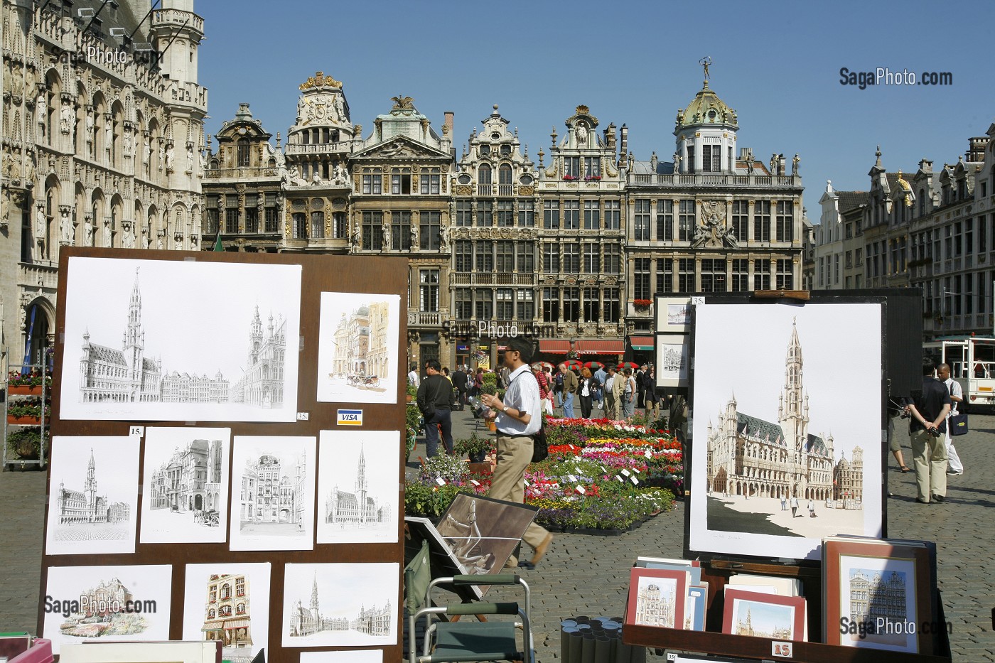 VENDEURS D'AFFICHES, GRAND PLACE, BRUXELLES, BELGIQUE 