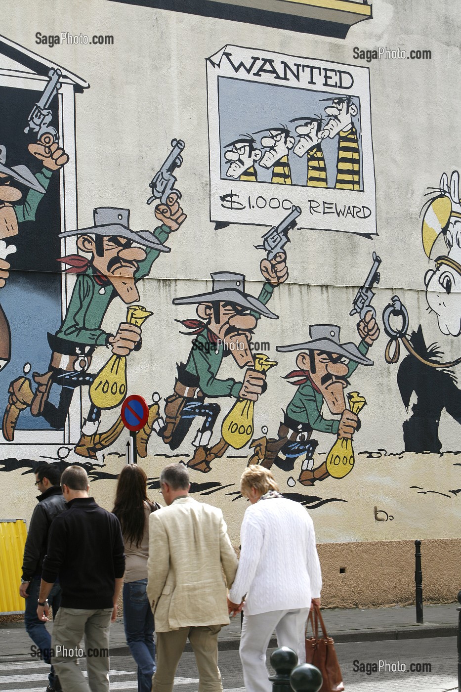 RUE DE LA BUANDERIE, MUR PEINT REPRESENTANT LUCKY LUKE ET LES DALTONS. LA BD DANS LA VILLE DE BRUXELLES, FRESQUE MURALE PAR LES DESSINATEURS DE BD, BRUXELLES, BELGIQUE 