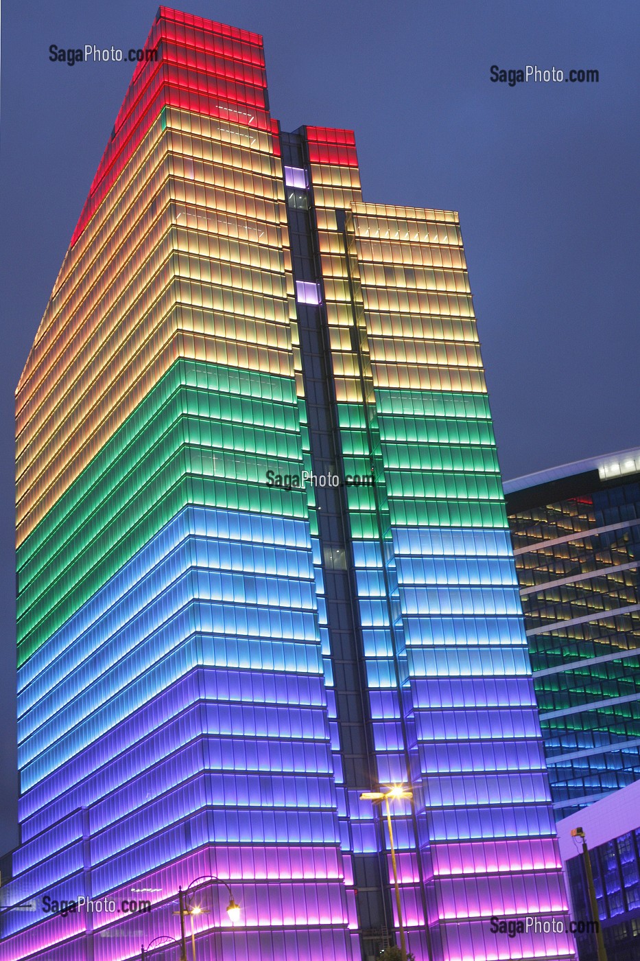 ILLUMINATION DE LA TOUR DEXIA, PLACE ROGIER, BRUXELLES, BELGIQUE 