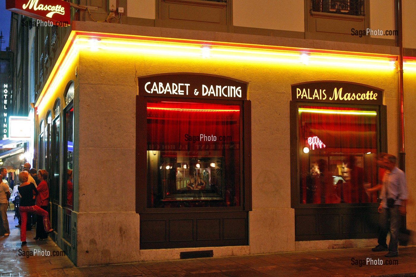 CABARET SPECTACLE 'LE PALAIS MASCOTTE', UNE DES PLUS VIEILLE INSTITUTION DE LA VILLE, GENEVE, SUISSE 