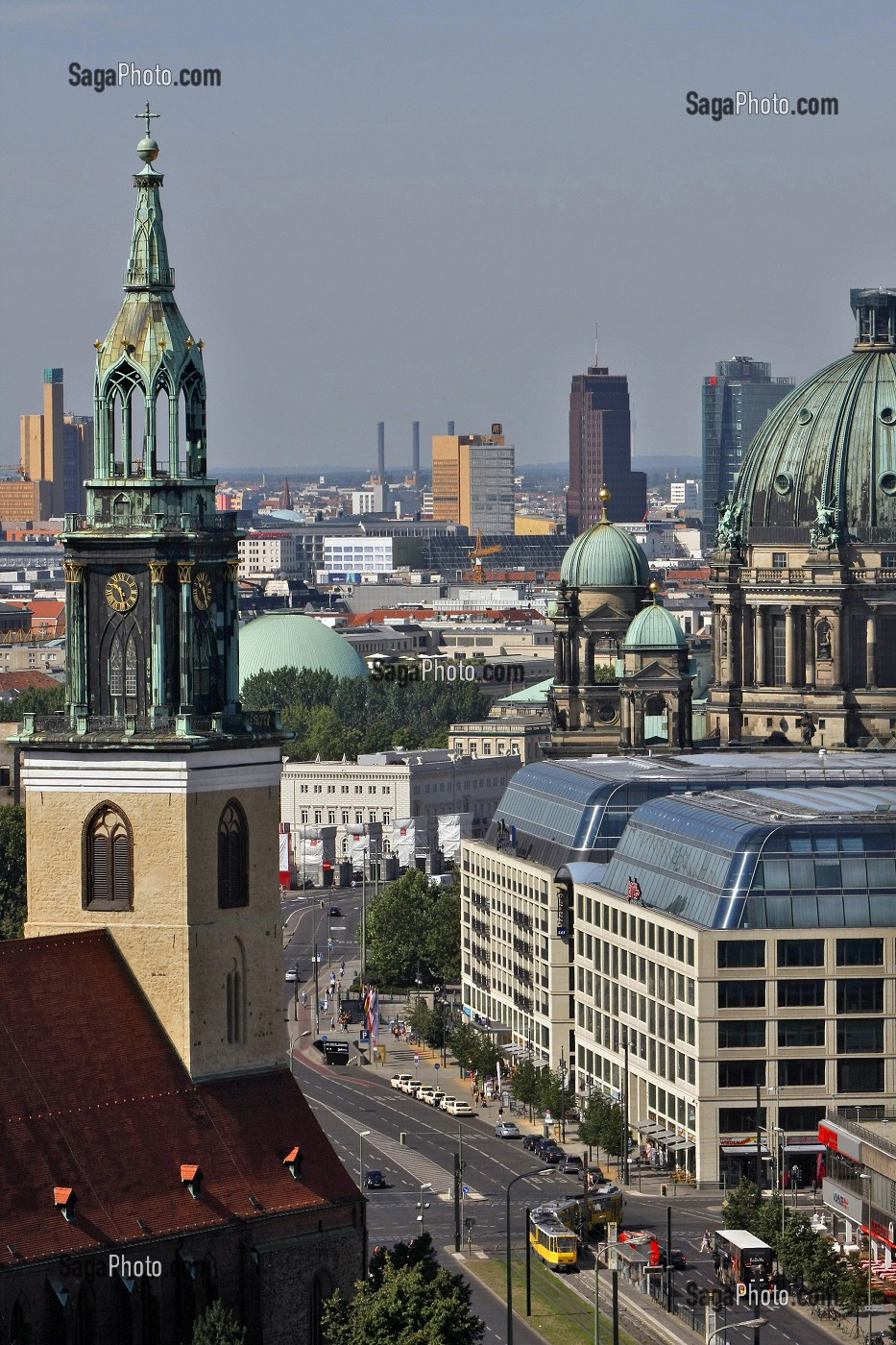 EGLISE SAINTE MARIE, MARIENKIRCHE, BERLINER DOM, DOME DE LA CATHEDRALE DE BERLIN, ILE DES MUSEES ET BUILDINGS DE LA POTSDAMER PLATZ, LE PRICE WATERHOUSE COOPERS (ARCHITECTE : RENZO PIANO), BERLIN, ALLEMAGNE 