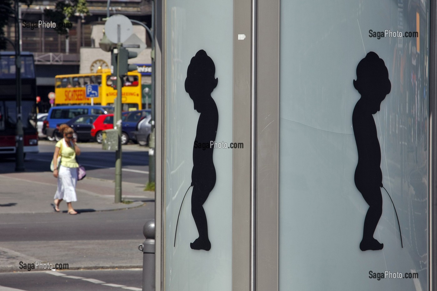 TOILETTES PUBLICS IMPLANTES DANS LES RUES DE BERLIN. , BERLIN, ALLEMAGNE 