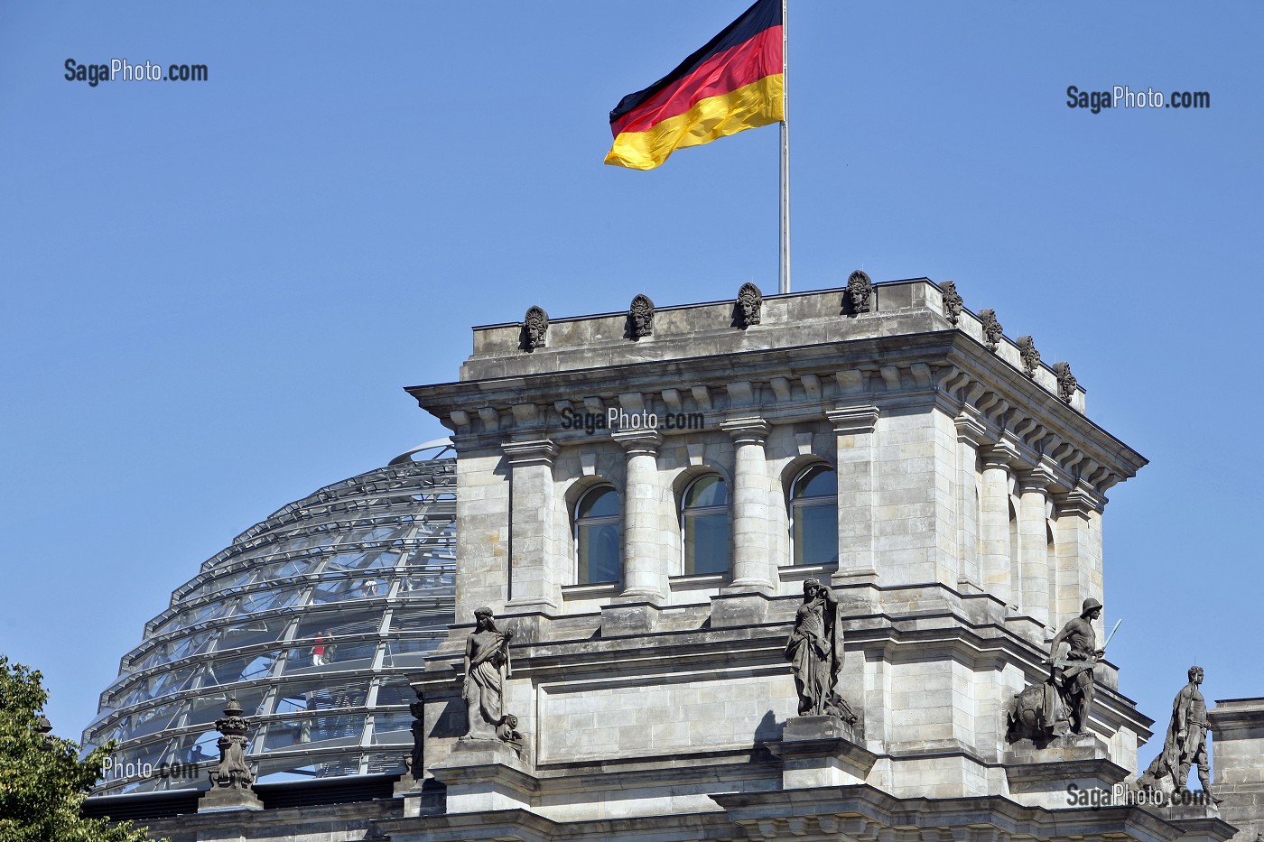 PARLEMENT ALLEMAND, REICHSTAG, DEUTSCHER BUNDESTAG AVEC SONT DOME, REAMENAGES PAR L'ARCHITECTE BRITANNIQUE NORMAN FOSTER, LAUREAT DU PRITZKER (LE 'PRIX NOBEL' DE L'ARCHITECTURE), BERLIN, ALLEMAGNE 