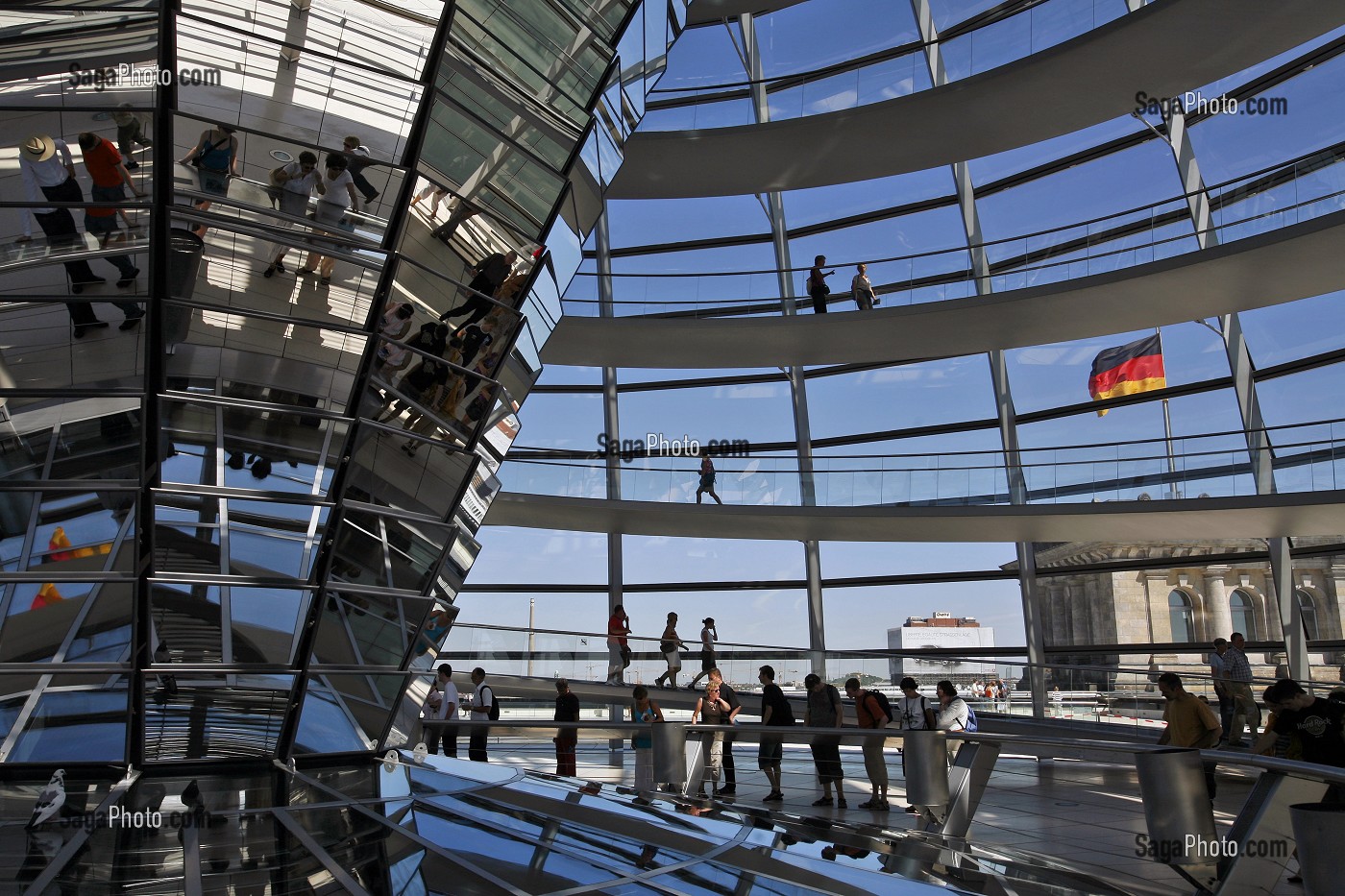 PARLEMENT ALLEMAND, REICHSTAG, DEUTSCHER BUNDESTAG AVEC SONT DOME, REAMENAGES PAR L'ARCHITECTE BRITANNIQUE NORMAN FOSTER, LAUREAT DU PRITZKER (LE 'PRIX NOBEL' DE L'ARCHITECTURE), BERLIN, ALLEMAGNE 
