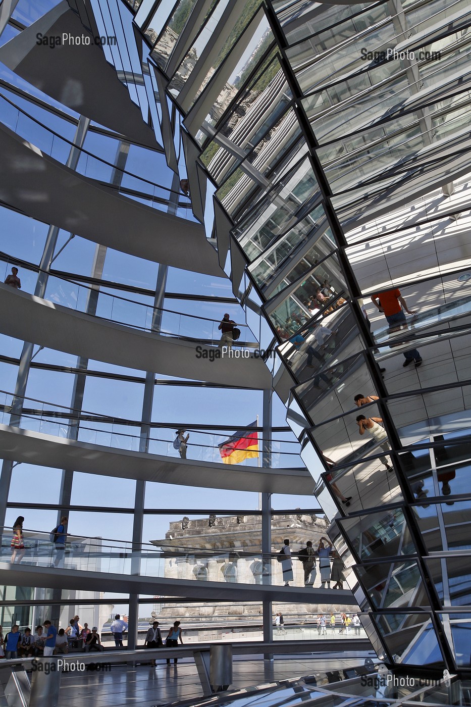 PARLEMENT ALLEMAND, REICHSTAG, DEUTSCHER BUNDESTAG AVEC SONT DOME, REAMENAGES PAR L'ARCHITECTE BRITANNIQUE NORMAN FOSTER, LAUREAT DU PRITZKER (LE 'PRIX NOBEL' DE L'ARCHITECTURE), BERLIN, ALLEMAGNE 