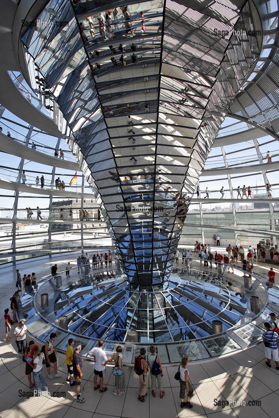 PARLEMENT ALLEMAND, REICHSTAG, DEUTSCHER BUNDESTAG AVEC SONT DOME, REAMENAGES PAR L'ARCHITECTE BRITANNIQUE NORMAN FOSTER, LAUREAT DU PRITZKER (LE 'PRIX NOBEL' DE L'ARCHITECTURE), BERLIN, ALLEMAGNE 