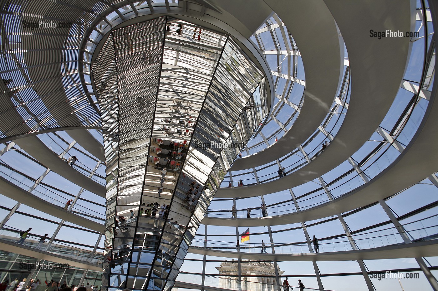 PARLEMENT ALLEMAND, REICHSTAG, DEUTSCHER BUNDESTAG AVEC SONT DOME, REAMENAGES PAR L'ARCHITECTE BRITANNIQUE NORMAN FOSTER, LAUREAT DU PRITZKER (LE 'PRIX NOBEL' DE L'ARCHITECTURE), BERLIN, ALLEMAGNE 