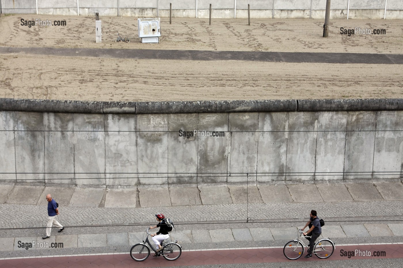 MEMORIAL DU MUR DE BERLIN, LE MEMORIAL COMPREND UN TRONCON DU DISPOSITIF FRONTALIER LONG DE 60 METRES, CONSERVE DANS SA CONFIGURATION ORIGINELLE, BERLIN, ALLEMAGNE 