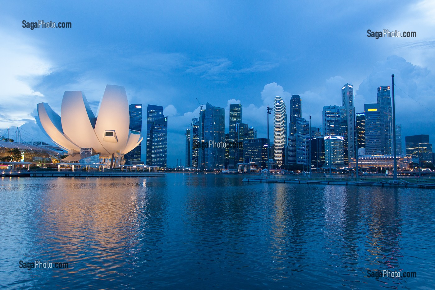 ILLUSTRATION SUR SINGAPOUR, REPUBLIQUE DE SINGAPOUR 