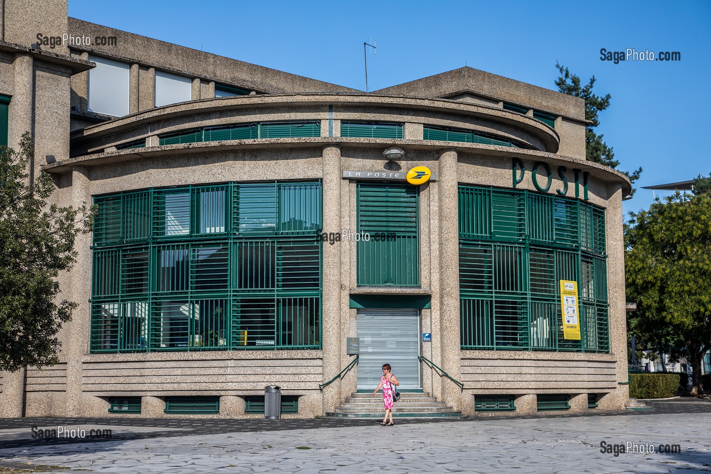 BUREAU DE POSTE ART DECO DE VICHY CONSTRUITE EN 1935 PAR L'ARCHITECTE LEON AZEMA, L'UN DES AUTEURS DU PALAIS DE CHAILLOT A PARIS 