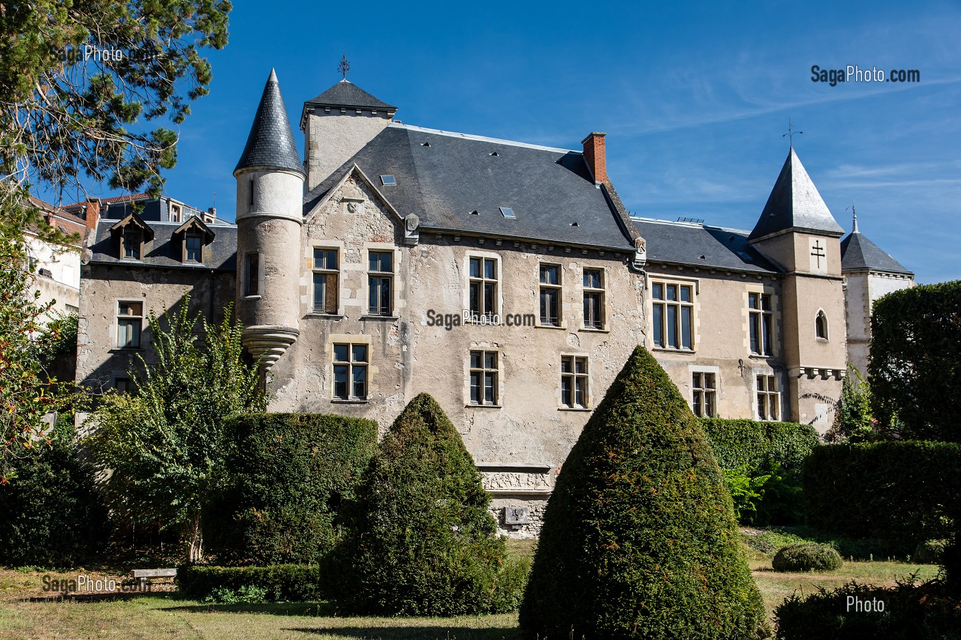 VUE GENERALE DE LA MAISON DU BAILLIAGE OU CASTEL FRANC, VESTIGE DE L'ANCIEN CHATEAU DE VICHY, VICHY, ALLIER, REGION AUVERGNE-RHONE-ALPES, FRANCE 