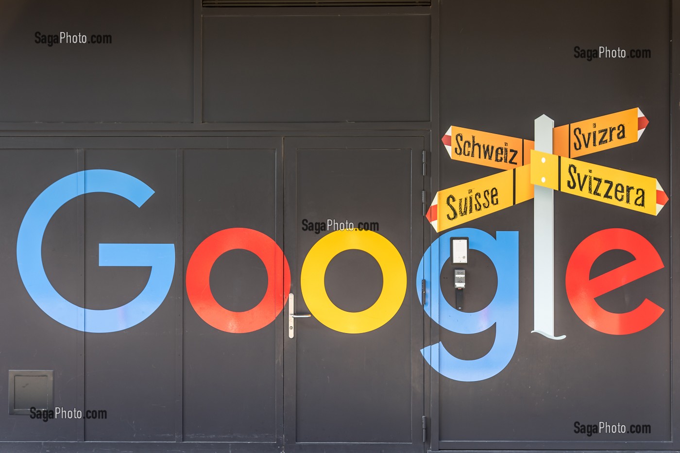 FACADE DU SIEGE DE GOOGLE A ZURICH, MOTEUR DE RECHERCHES, GAFA, ECONOMIE, BOURSE, NASDAQ, ZURICH, CANTON DE ZURICH, SUISSE 