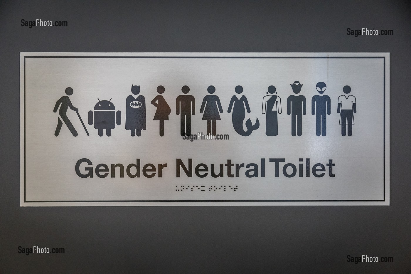 PANNEAU HUMORISTIQUE INDIQUANT DES TOILETTES DE GENRE NEUTRE AU SEIN DU SIEGE DE GOOGLE A ZURICH, LOGO DE GOOGLE, GENRE NEUTRE, SEXE MASCULIN, SEXE FEMININ, MOTEUR DE RECHERCHES, GAFA, ECONOMIE, BOURSE, NASDAQ, ZURICH, CANTON DE ZURICH, SUISSE 