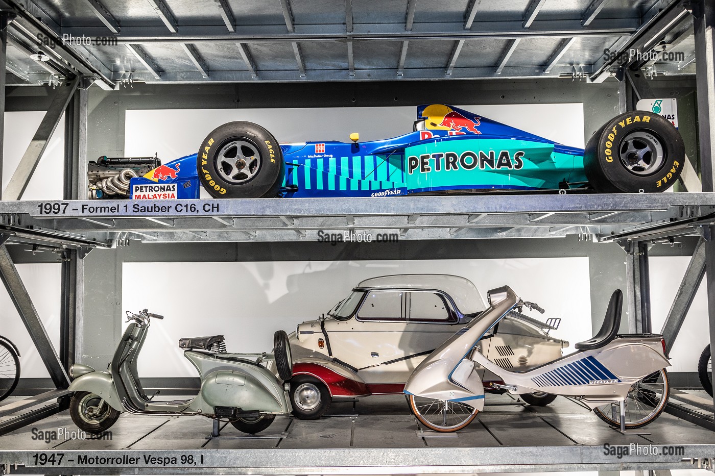 FORMULE 1 C16 DE L'ECURIE SAUBER PETRONAS AU MUSEE SUISSE DES TRANSPORTS, PAVILLON DEDIE A L'HISTOIRE DU TRAIN, VERKEHRSHAUS DES SCHWEIZ, LUCERNE, CANTON DE LUCERNE, SUISSE 