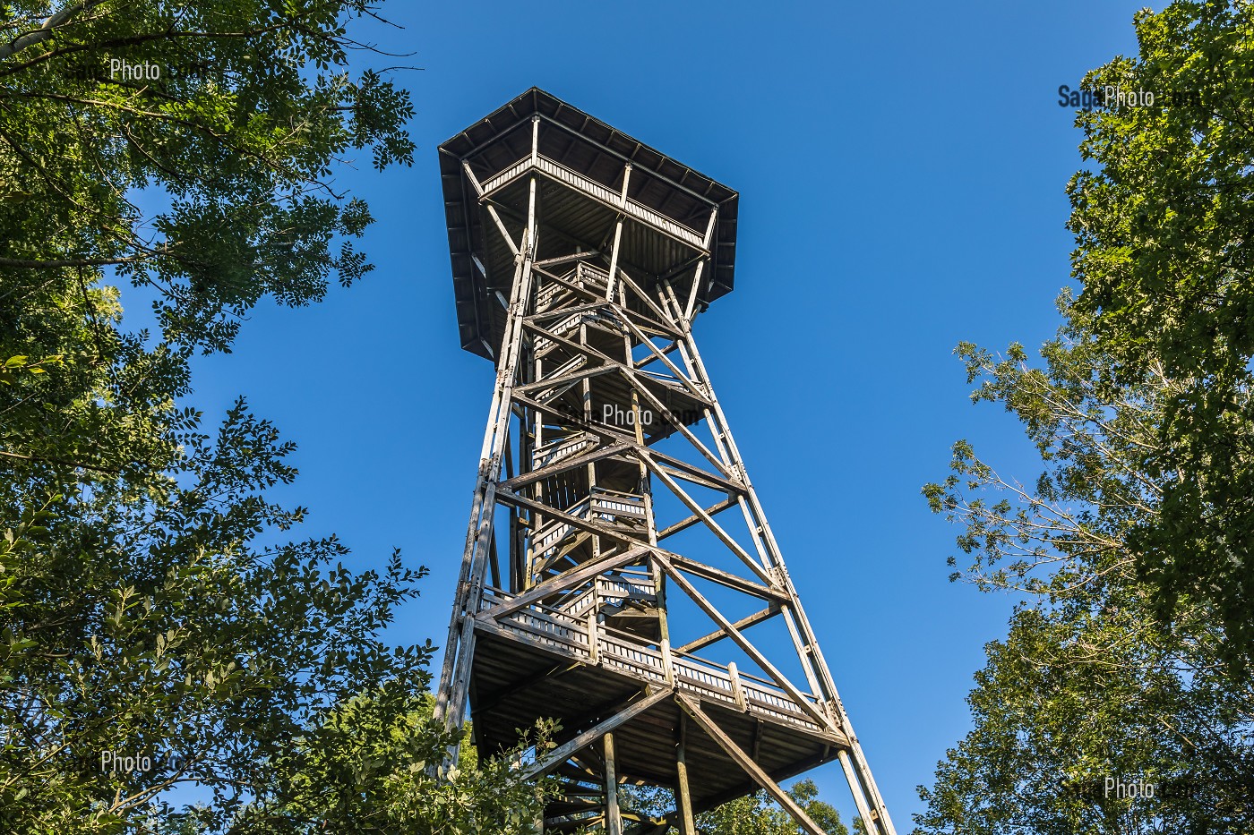 TOUR DE GUET EN BOIS AU SOMMET DE L'ALBIPASS, ZURICH, CANTON DE ZURICH, ALPES SUISSES, SUISSE 