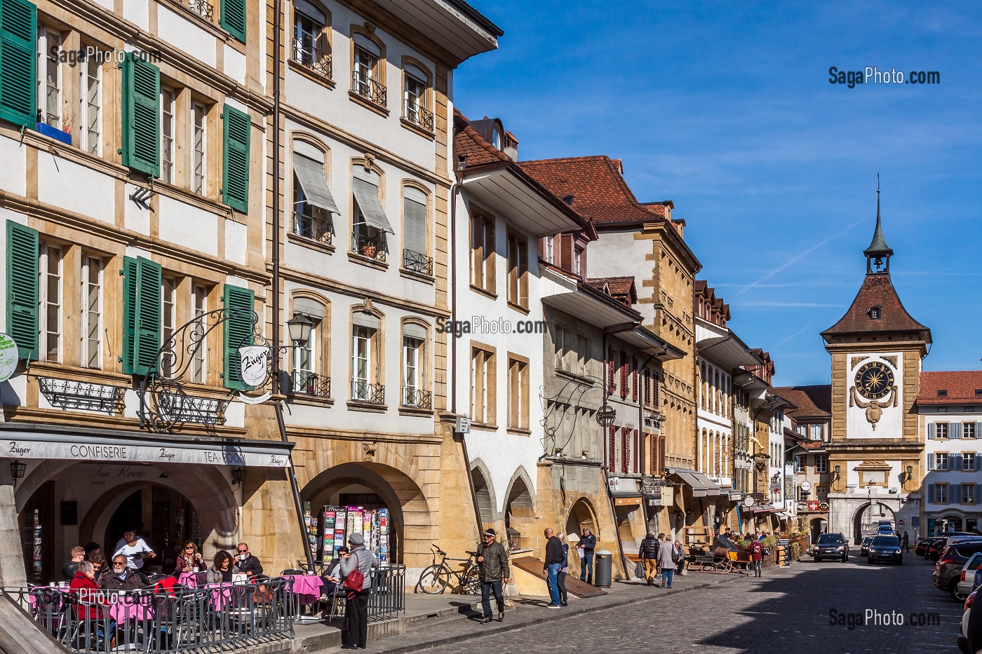 CENTRE HISTORIQUE DE MORAT AVEC LA TOUR DE L'HORLOGE, MURTEN, CANTON DE FRIBOURG, SUISSE 