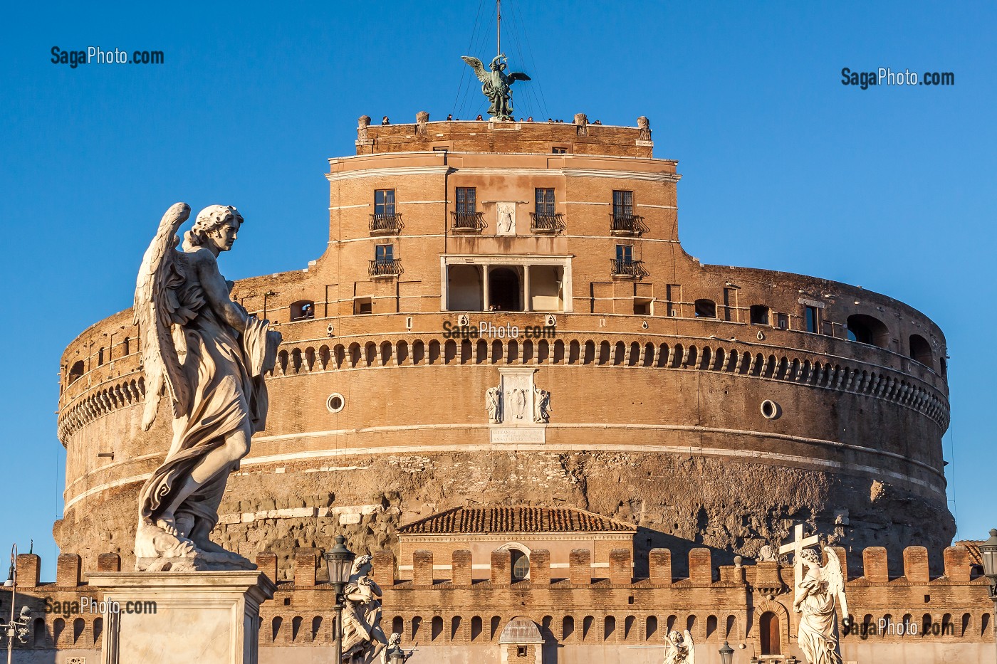 VUE SUR LE CHATEAU SAINT ANGE ET LE PONT SAINT ANGE, CASTEL SANT ANGELO, ARCHITECTURE, ROME, ITALIE 