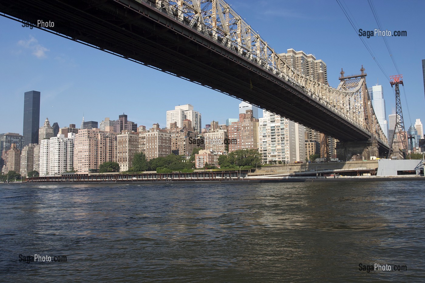 VUE SUR LE QUEENSBORO BRIDGE ET L'EAST RIVER, UPPER EAST SIDE, MANHATTAN, NEW YORK, ETATS-UNIS D'AMERIQUE, USA 