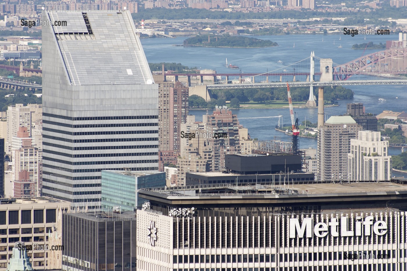 VUE SUR LE SOMMET DE L'IMMEUBLE DE LA COMPAGNIE CITY CORP ET SUR LE SIEGE DES ASSURANCES MET LIFE, ENTREPRISES, CAPITALISME, SIEGES SOCIAUX, BUILDINGS, IMMEUBLES, MIDTOWN, NEW YORK CITY, ETATS-UNIS D'AMERIQUE, USA 