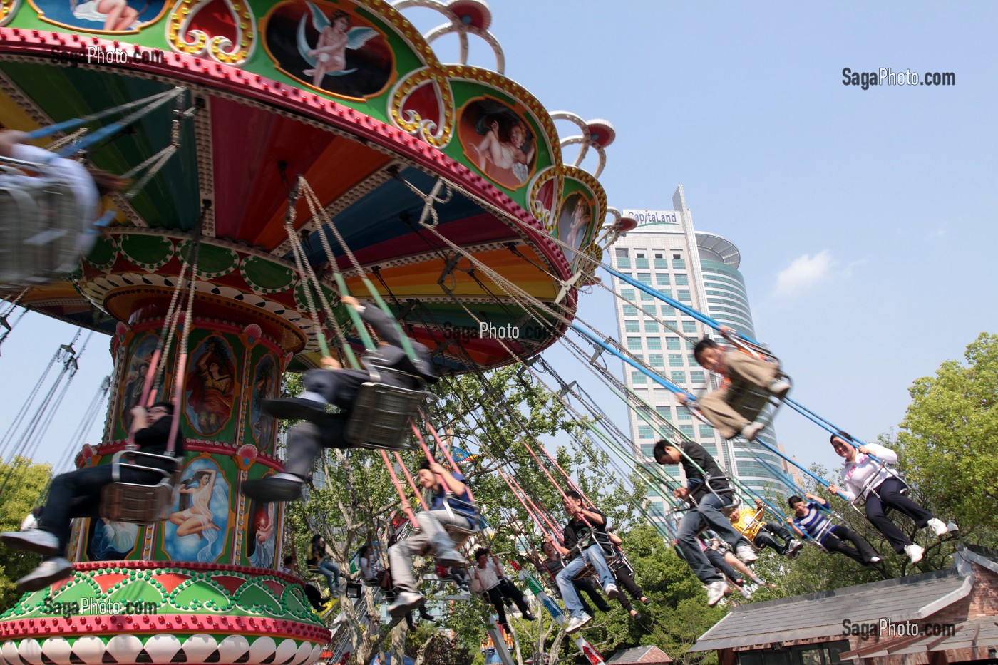 CARROUSEL DANS LE PARC RENMIN, PEOPLE'S SQUARE, QUARTIER DE PUXI, SHANGHAI, REPUBLIQUE POPULAIRE DE CHINE 