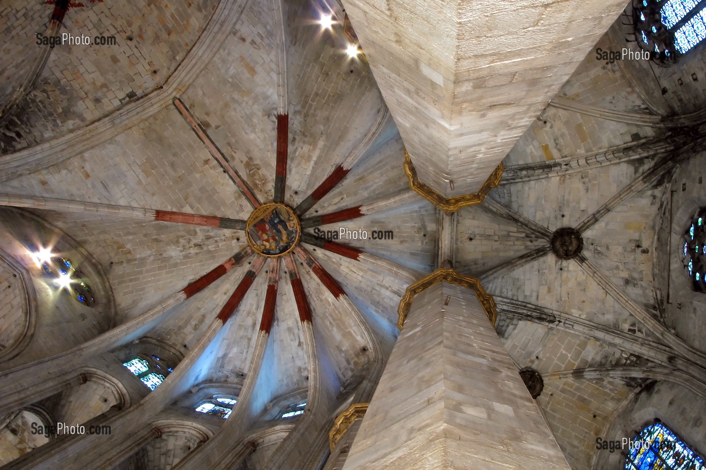 INTERIEUR DE L'EGLISE SANTA MARIA DEL MAR, BARCELONA 