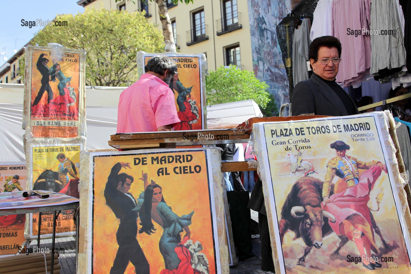 STAND D'AFFICHES DE SPECTACLES DE CORRIDA ET DE FLAMENCO, MARCHE AUX PUCES, LE RASTRO, QUARTIER LA LATINA, MADRID, ESPAGNE 