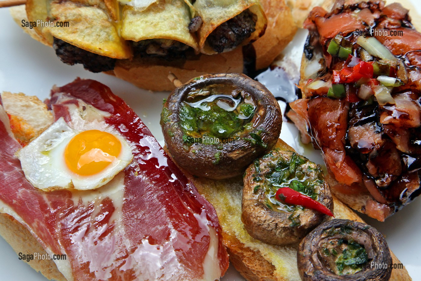 ASSIETTE DE TAPAS (OEUFS, JAMBON, BOUDIN, SAUMON...),, ESPAGNE 