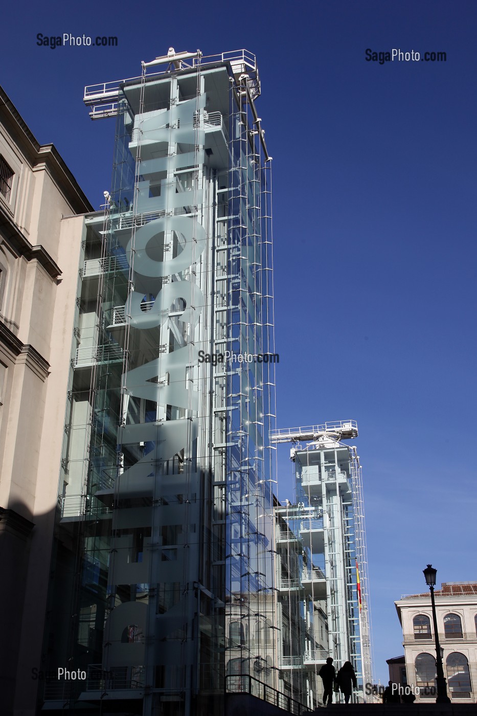 ASCENSEUR DE L'ENTREE PRINCIPAL DU MUSEO REINA SOFIA, CALLE SANTA ISABEL, QUARTIER ATOCHA, MADRID, ESPAGNE 