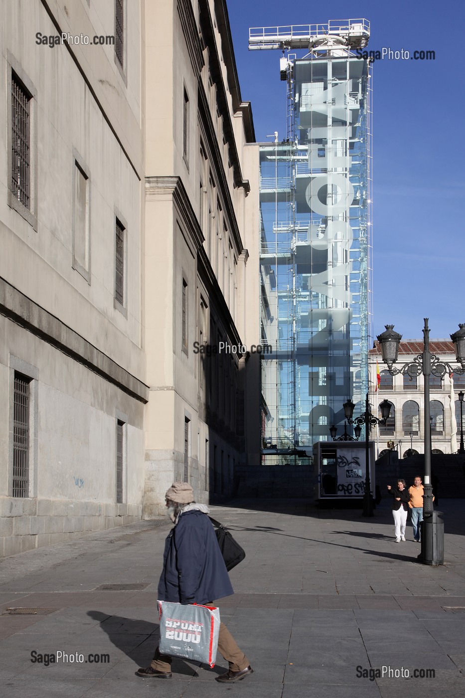 ASCENSEUR DE L'ENTREE PRINCIPAL DU MUSEO REINA SOFIA, CALLE SANTA ISABEL, QUARTIER ATOCHA, MADRID, ESPAGNE 