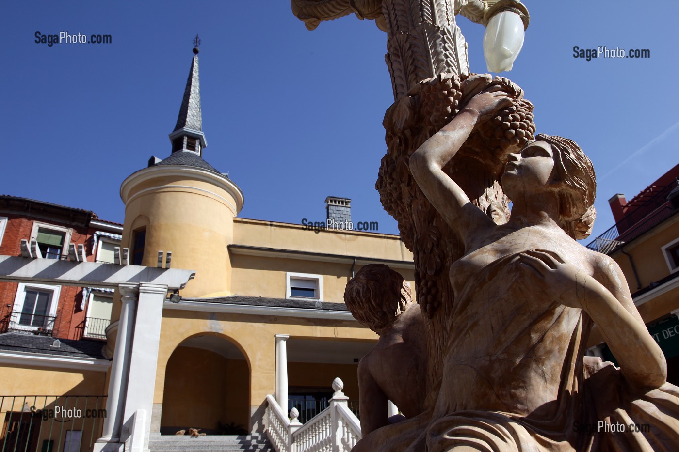 PATIO DES GALERIAS PIQUER (ANTIQUAIRES), CALLE RIBERA DE CURTIDORES, QUARTIER LATINA, MADRID, ESPAGNE 