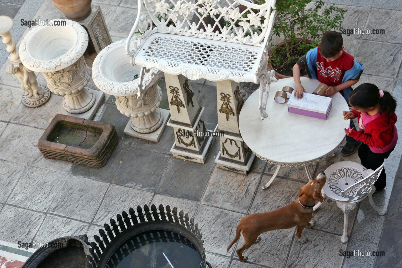 PATIO DES GALERIAS PIQUER (ANTIQUAIRES), CALLE RIBERA DE CURTIDORES, QUARTIER LATINA, MADRID, ESPAGNE 