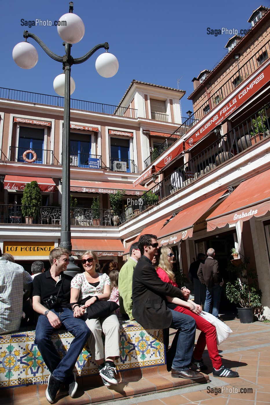 BOUTIQUES D'ANTIQUAIRES ET GALERIES D'ART 'NUVEAS GALERIAS', CALLE DE LA RIBERA DE CURTIDORES, QUARTIER LA LATINA, MADRID, ESPAGNE 