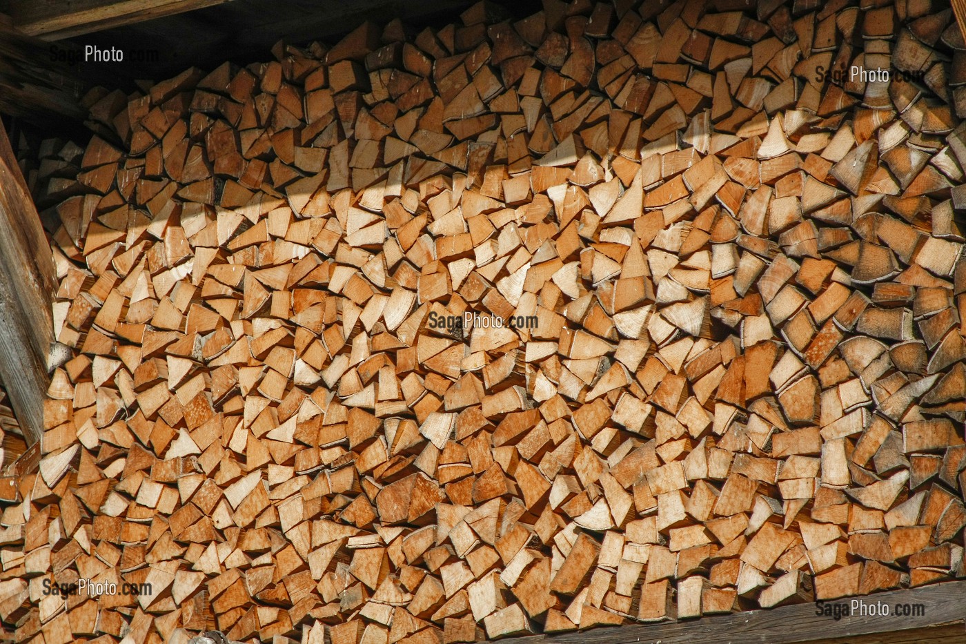 LE BOIS DE CHAUFFAGE EN HAUTE-SAVOIE (74), RHONE-ALPES, FRANCE 