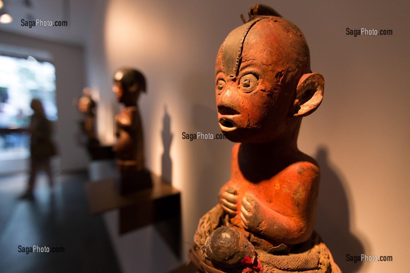 EXPOSITION TSOGHO, LES ICONES DE BWITI, GALERIE DULON, PARIS (75), ILE DE FRANCE, FRANCE 