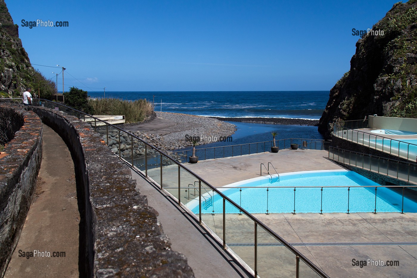 PISCINE AU CHEMIN COTIER DE SAO-JORGE, ILE DE MADERE, PORTUGAL 