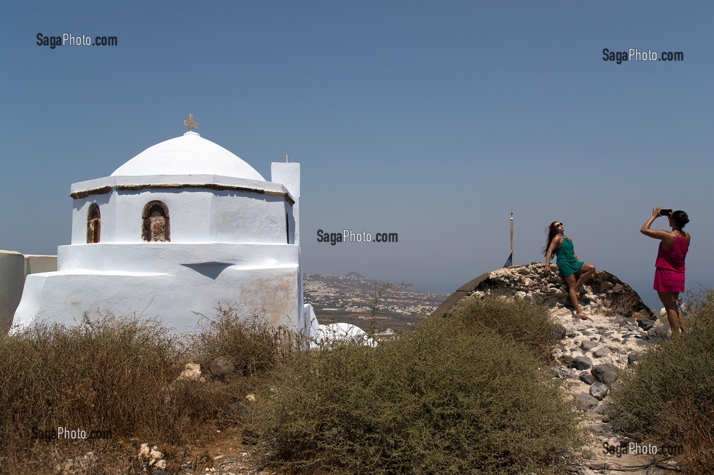 SANTORIN ET CHAPELLE ORTHODOXE, ILE VOLCANIQUE GRECQUE, RANDONNEE PEDESTRE, SANTORIN, GRECE 