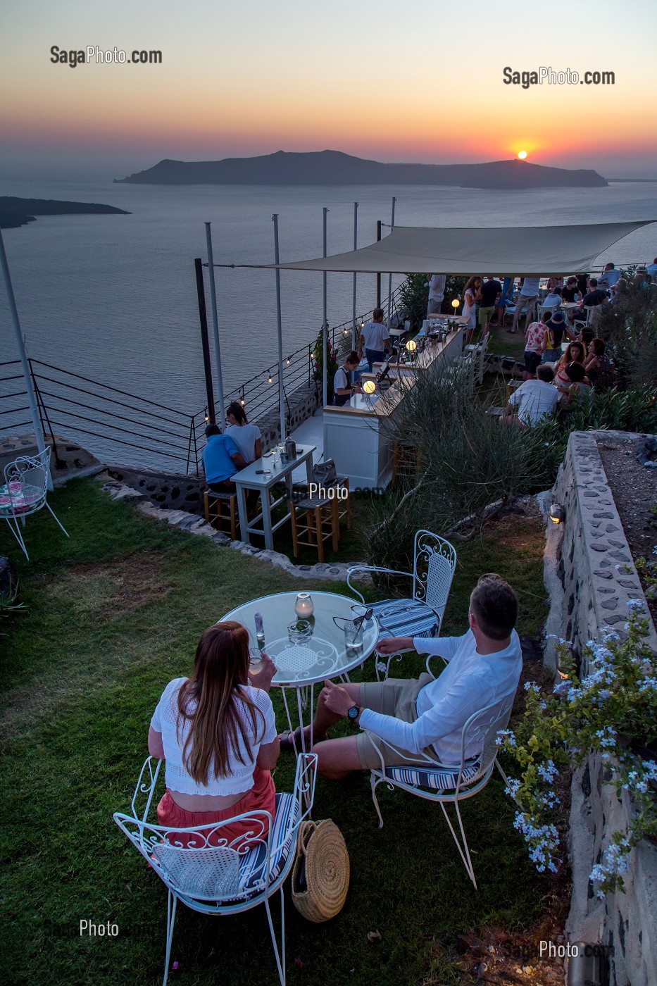 COUCHER DE SOLEIL A THIRA FIRA, SANTORIN, ILE GRECQUE, RANDONNEE TYPIQUE ET ROMANTIQUE, GRECE 