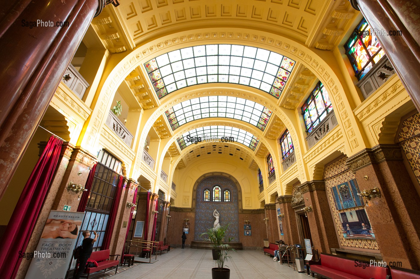 HALL D'ENTREE DES BAINS GELLERT, BUDAPEST HONGRIE 